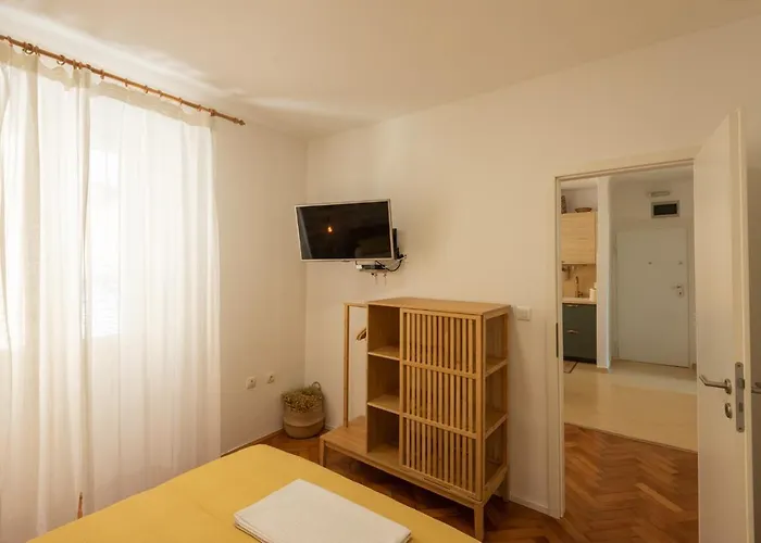 With Private Parking Free Apartament