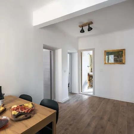 Appartement With Private Parking Free Pula
