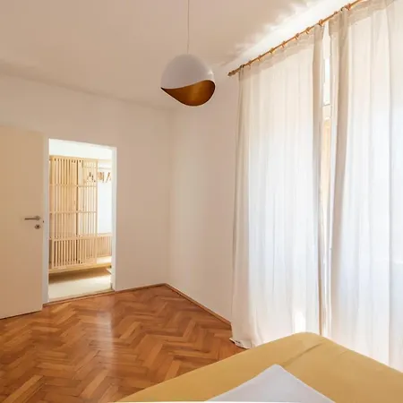 With Private Parking Free Appartement Pula