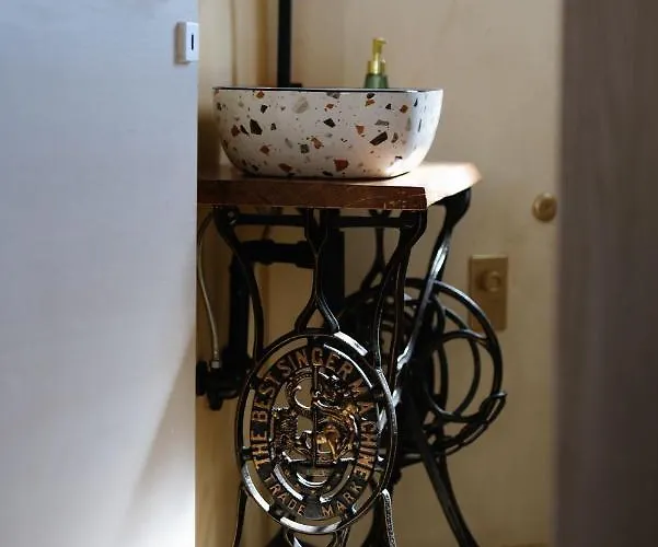 With Private Parking Free דירה *